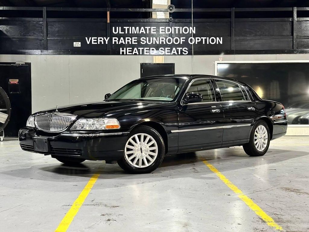 2004 LINCOLN Town Car