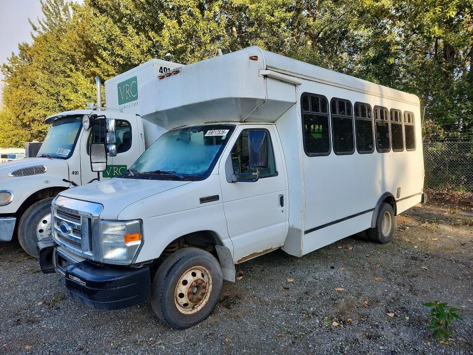 2011 FORD E-450