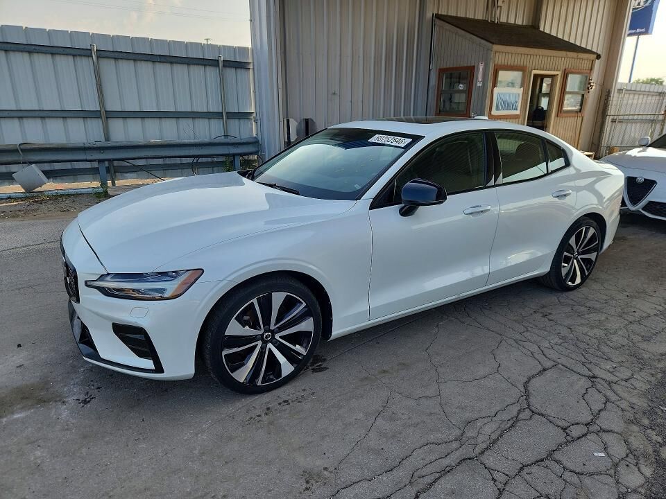 2022 VOLVO S60