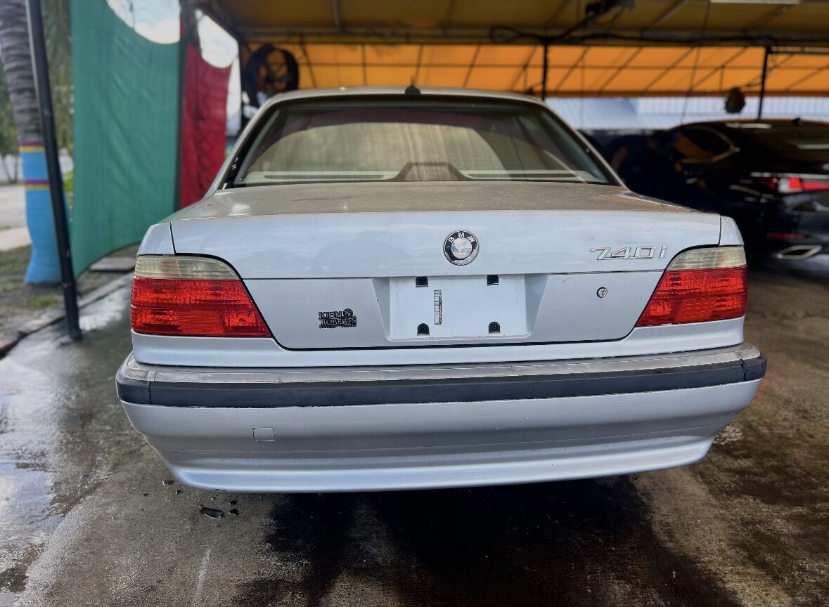 2001 BMW 740i