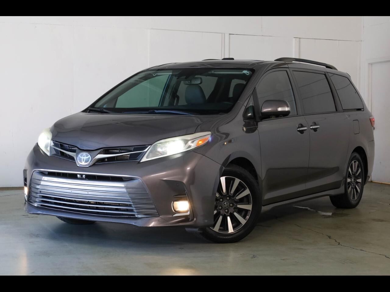 2019 TOYOTA Sienna