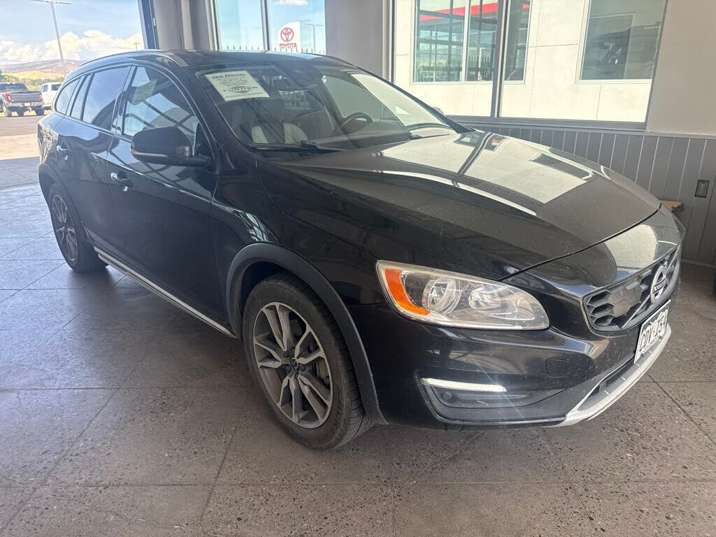 2018 VOLVO V60