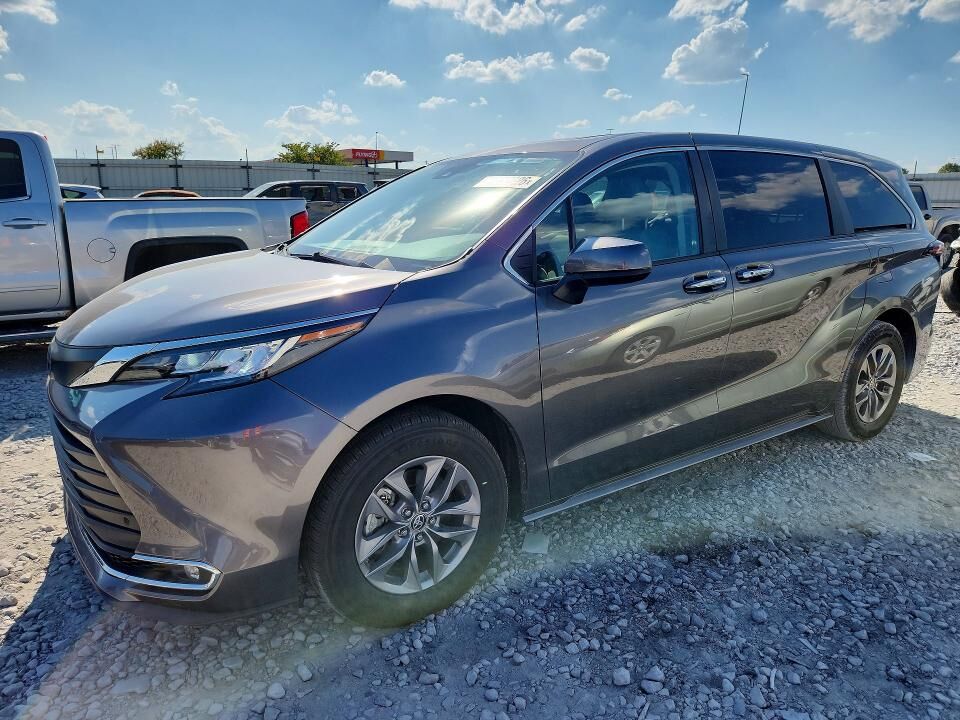 2023 TOYOTA Sienna