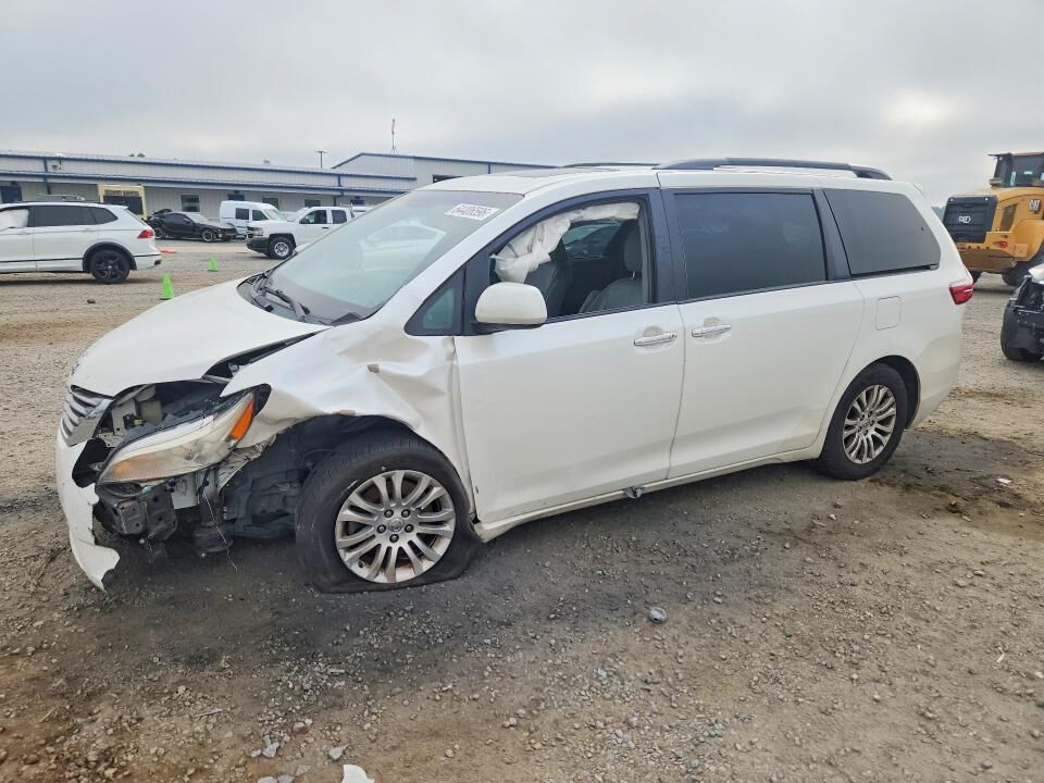 2016 TOYOTA Sienna