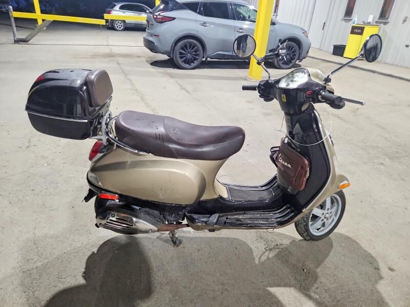 2011 PIAGGIO AND VESPA LX/S