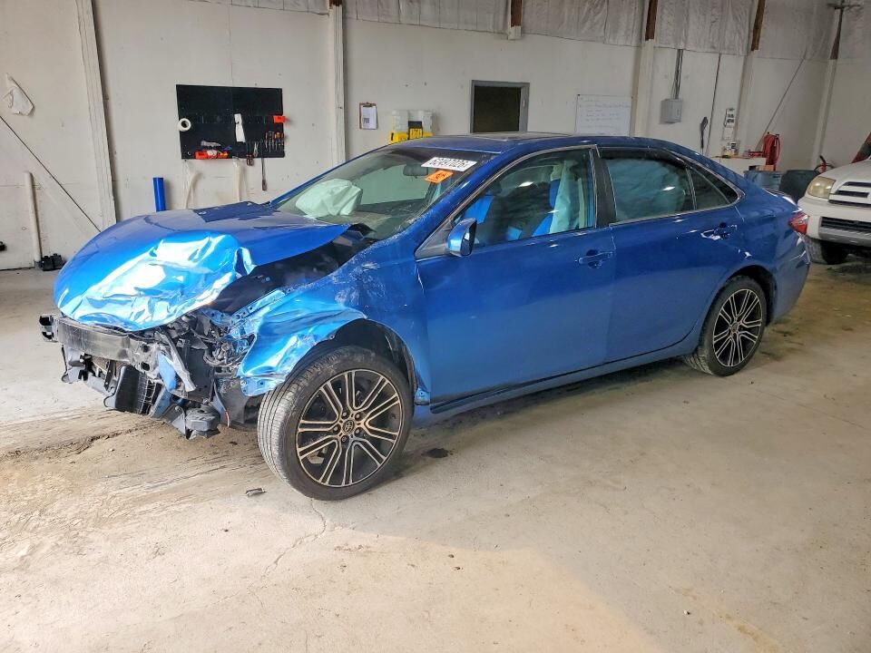 2016 TOYOTA Camry