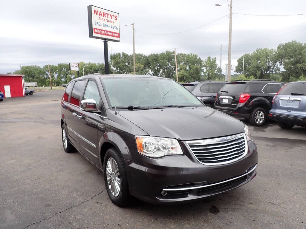 2015 CHRYSLER Town and Country