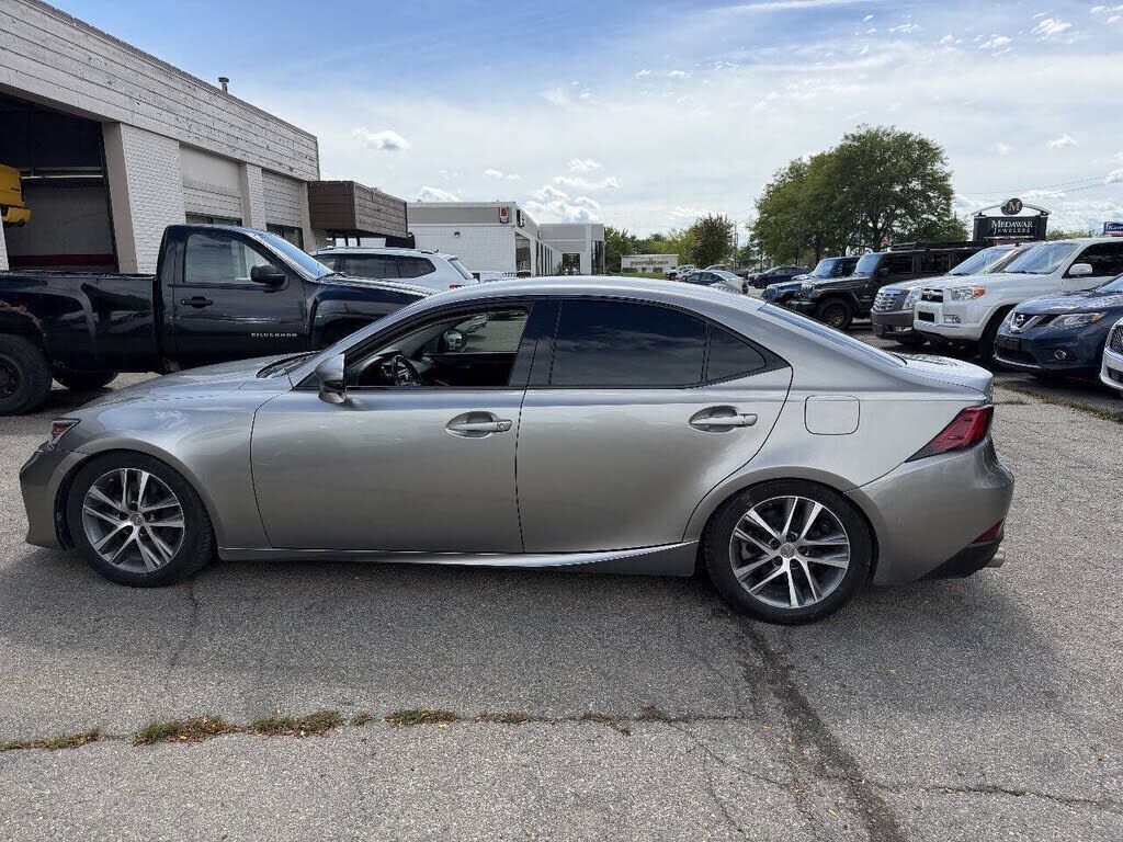 2017 Lexus IS