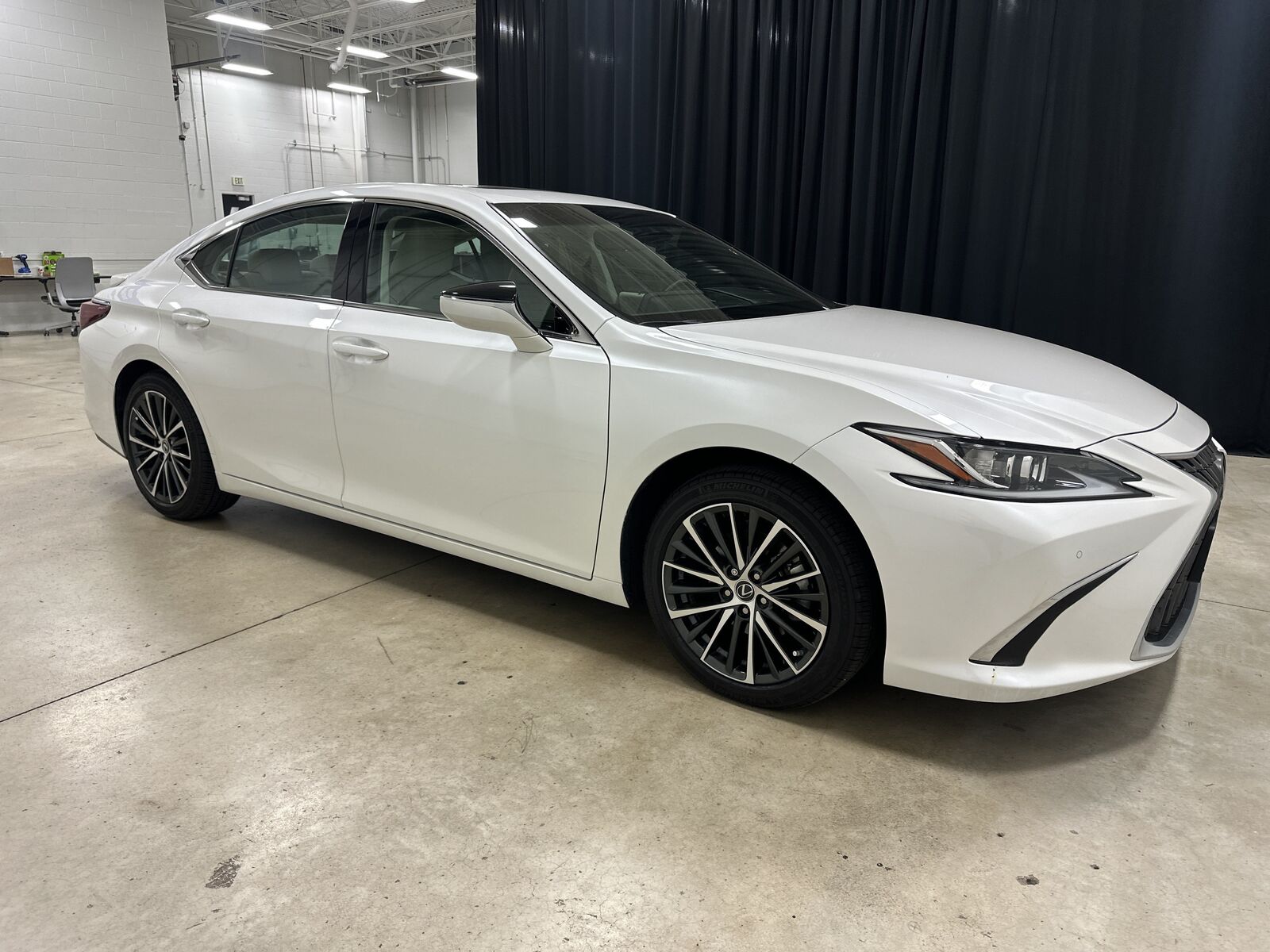 2025 Lexus ES