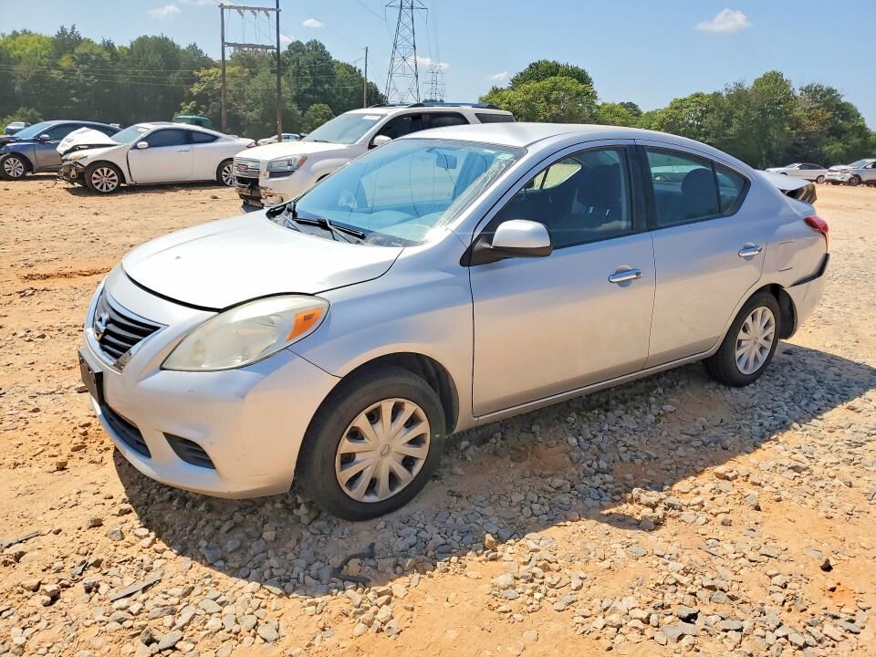 2012 NISSAN Versa