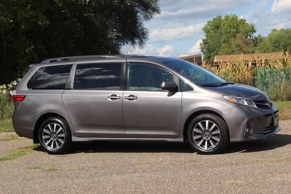 2018 TOYOTA Sienna