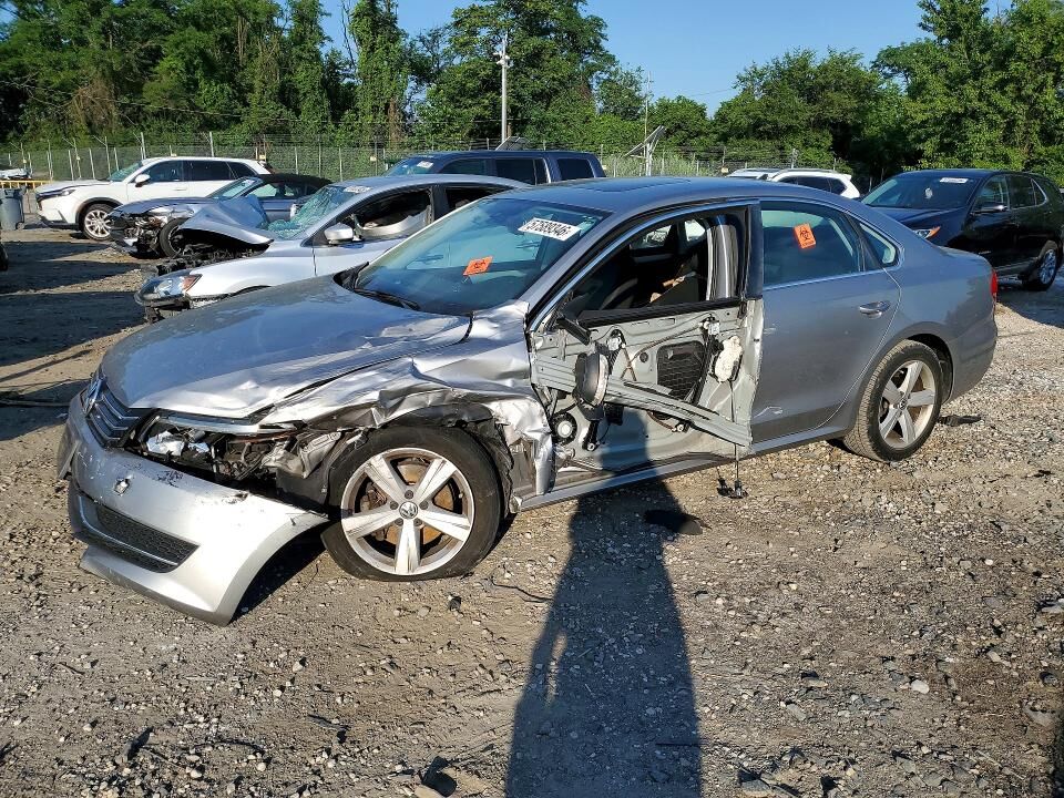 2012 VOLKSWAGEN Passat