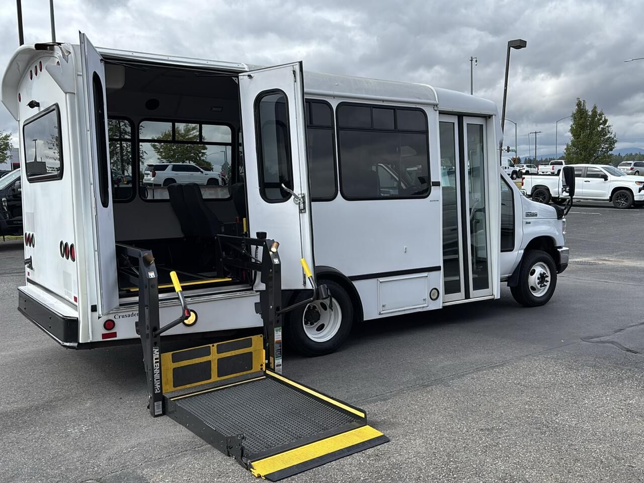2013 FORD E-350