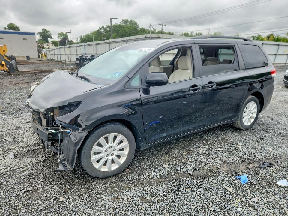 2012 TOYOTA Sienna