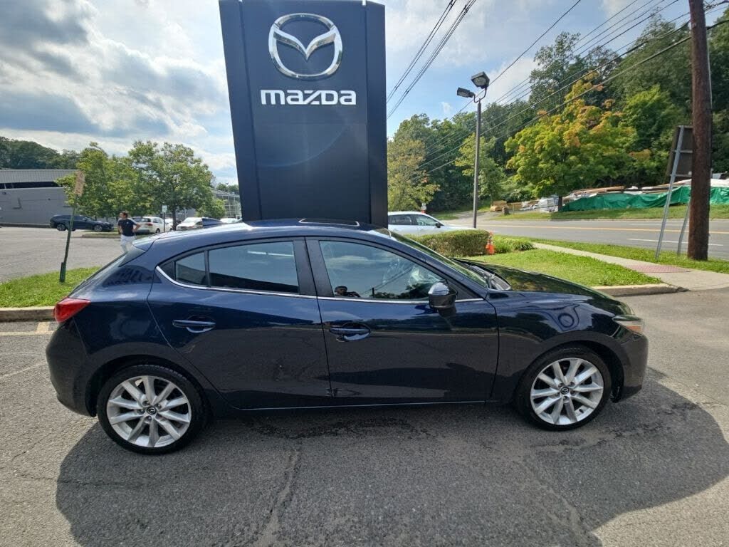2017 MAZDA Mazda3