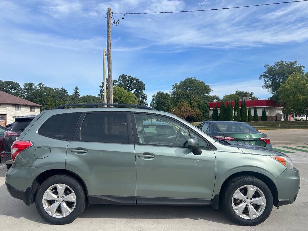 2014 SUBARU Forester