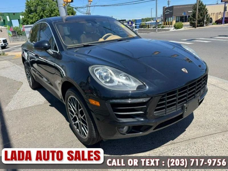 2016 PORSCHE Macan