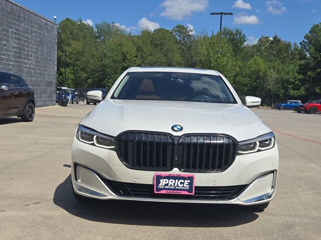 2022 BMW 740i