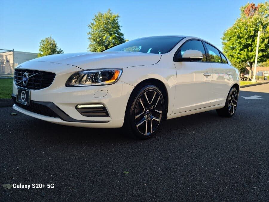 2017 VOLVO S60