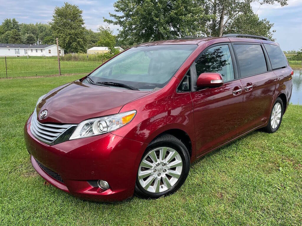 2013 TOYOTA Sienna