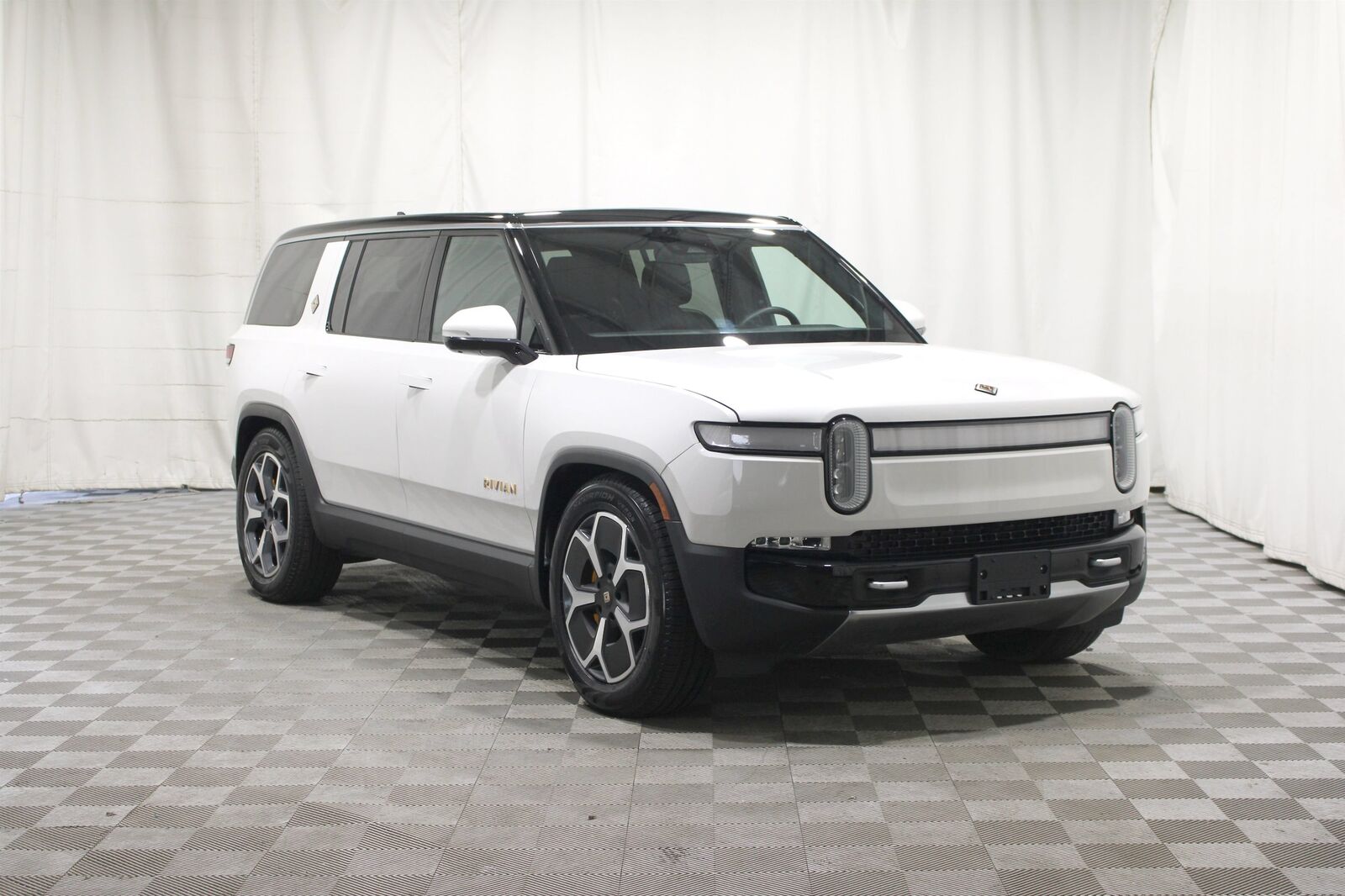 2024 RIVIAN R1S