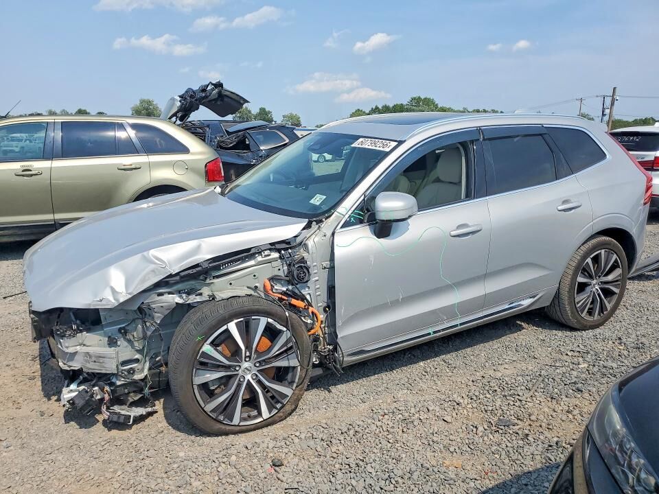 2022 VOLVO XC60