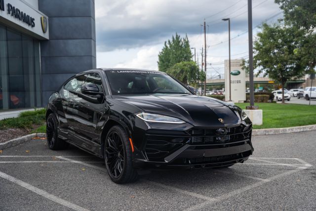 2026 LAMBORGHINI URUS
