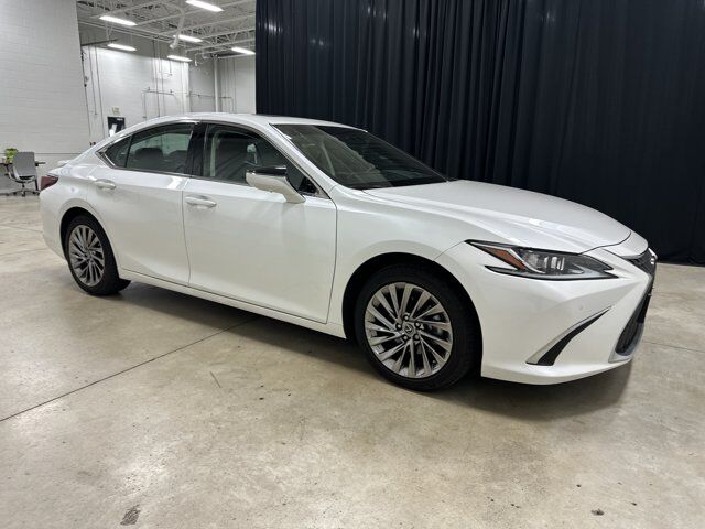 2025 Lexus ES