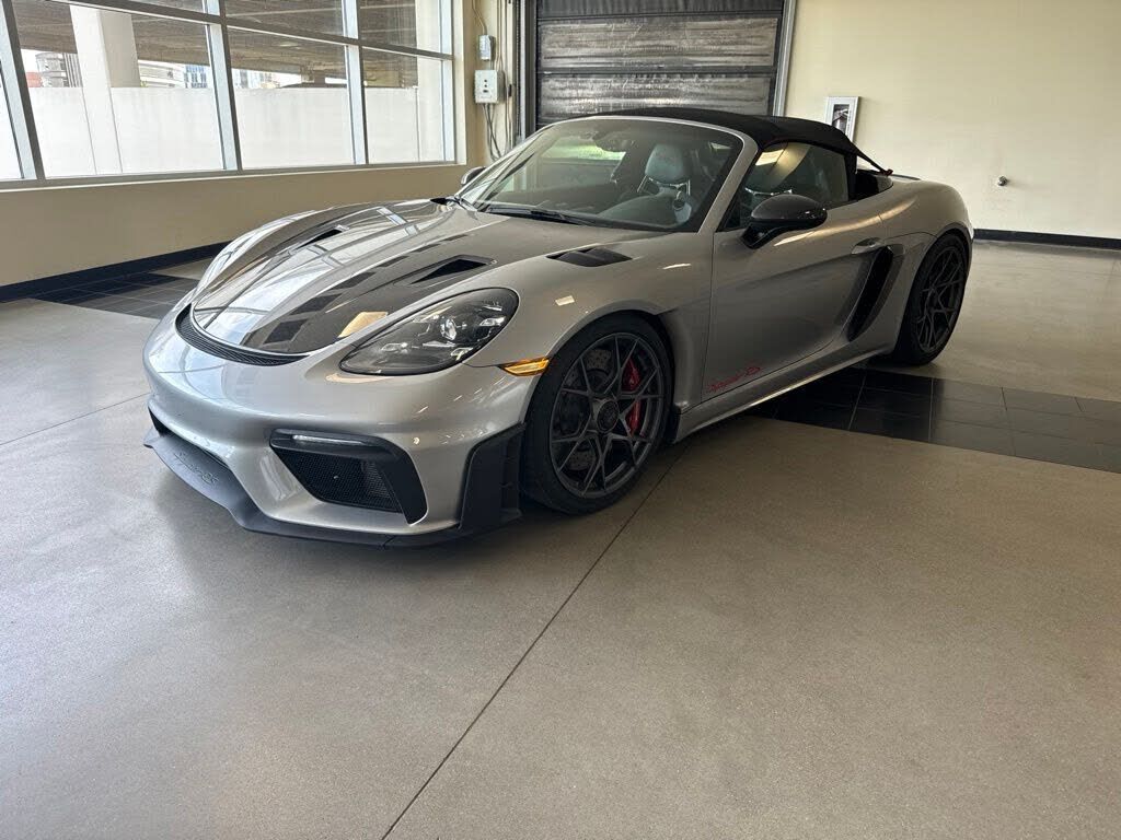 2024 PORSCHE 718