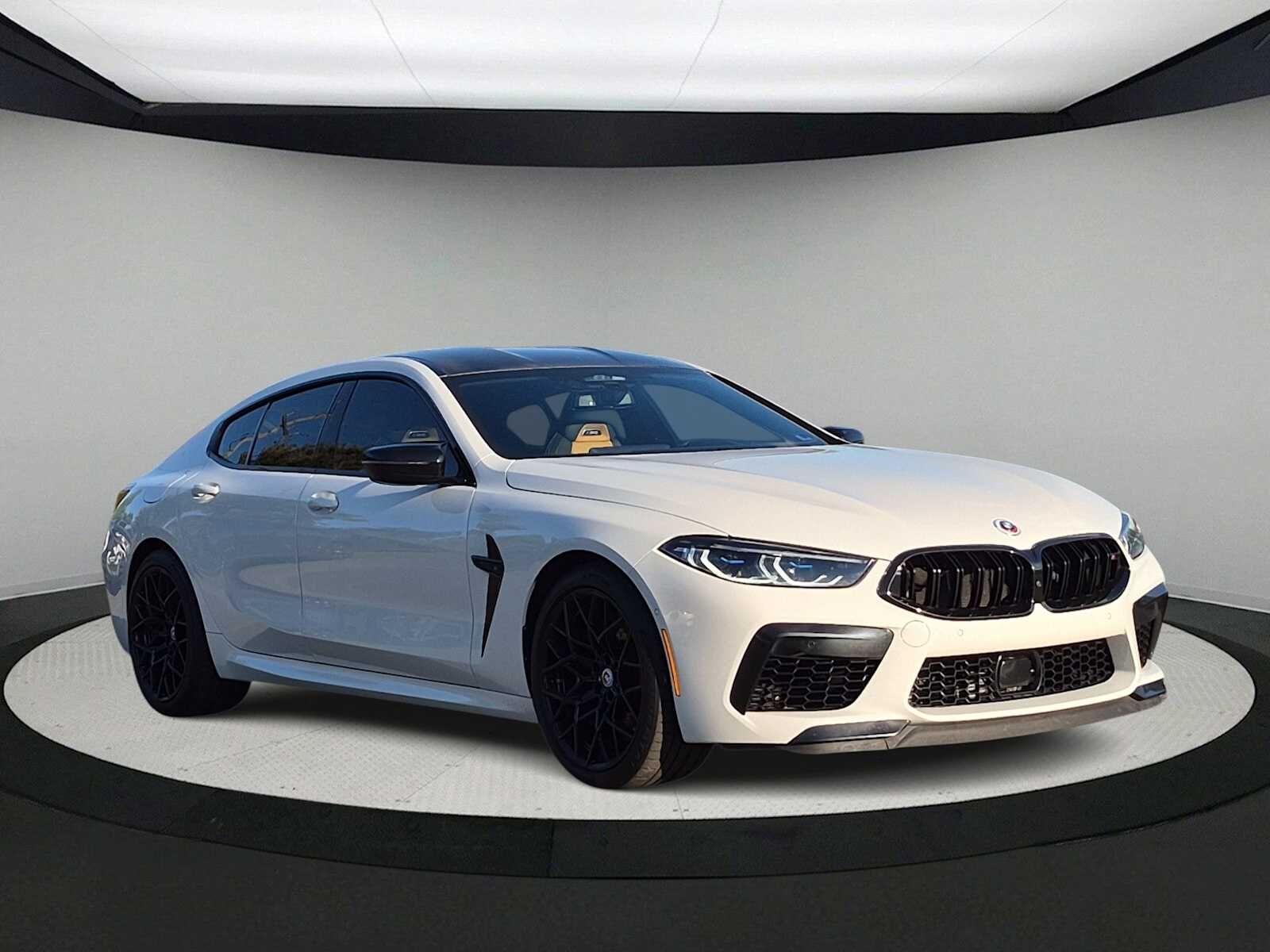 2023 BMW M8