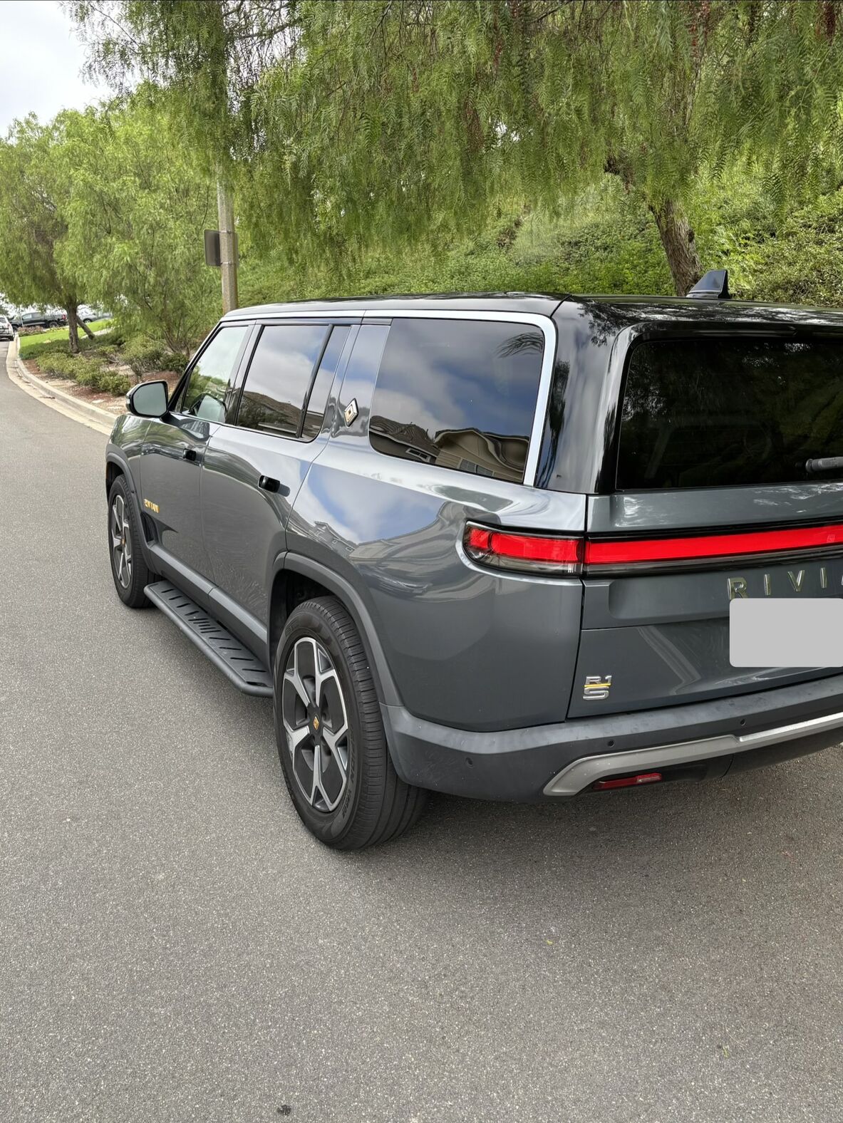 2023 RIVIAN R1S