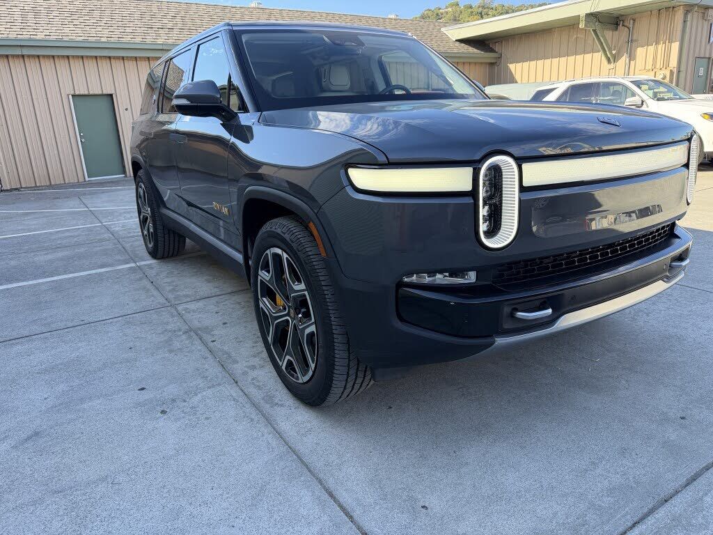 2023 RIVIAN R1S