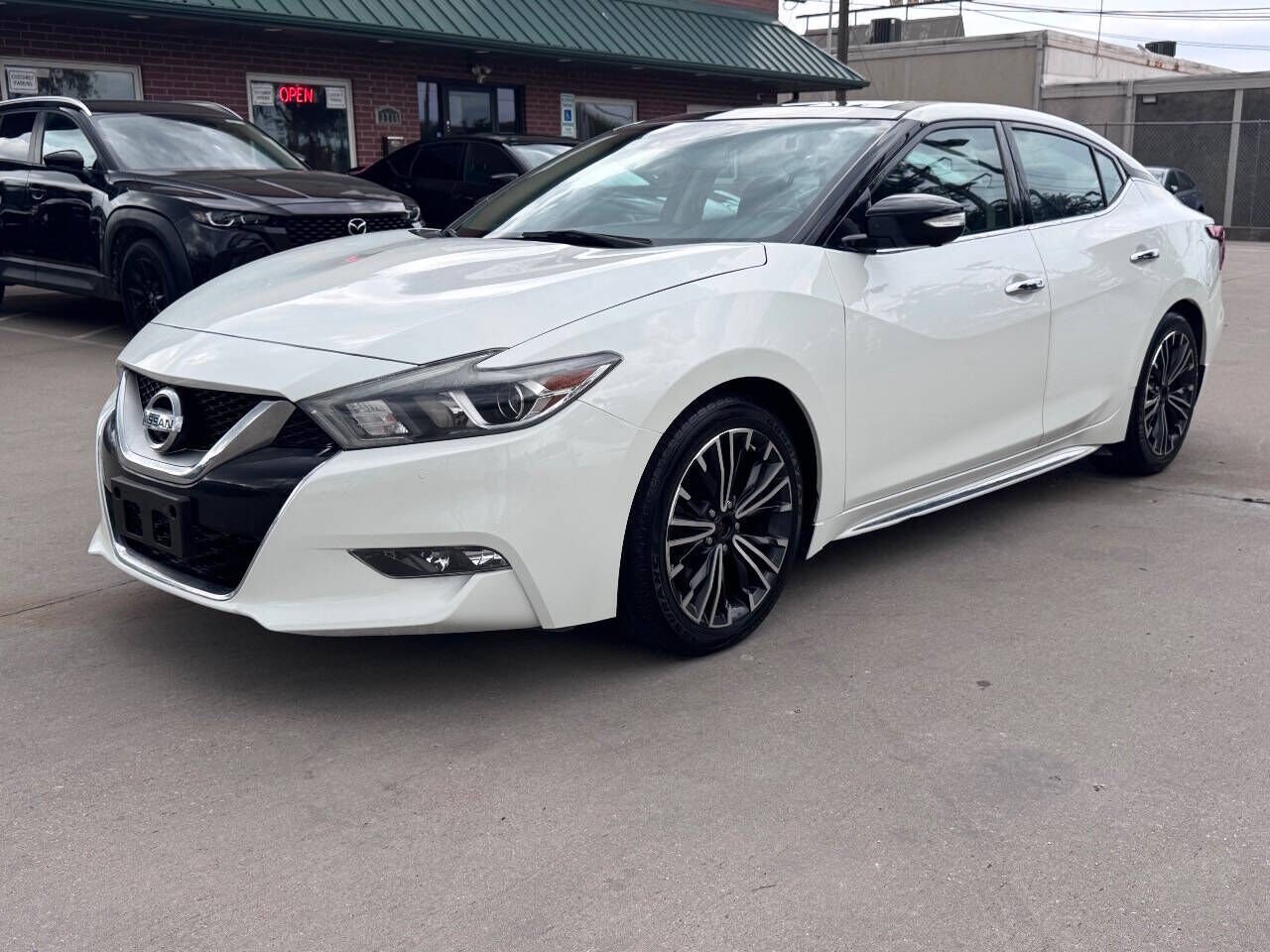 2017 NISSAN Maxima
