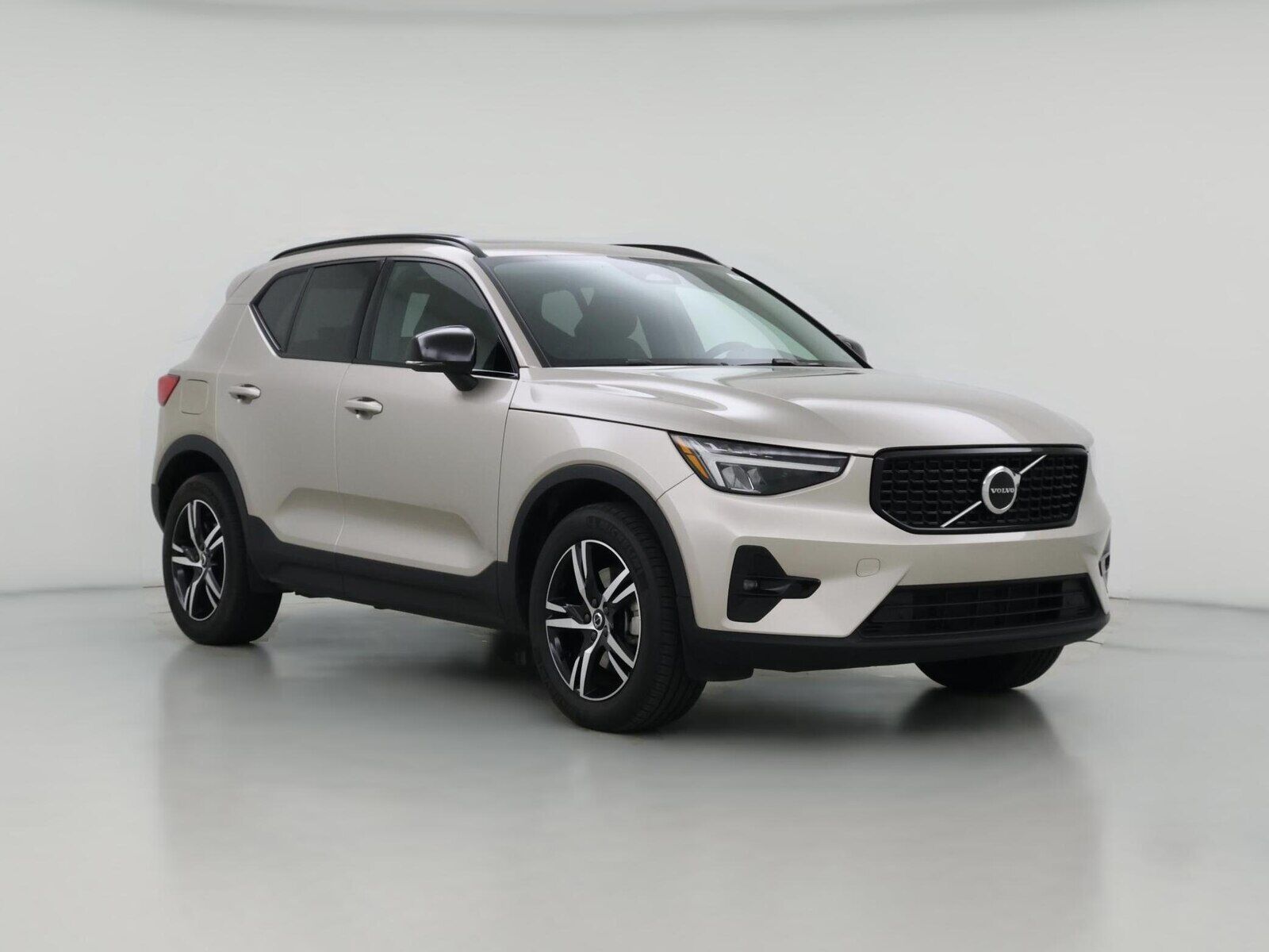 2023 VOLVO XC40