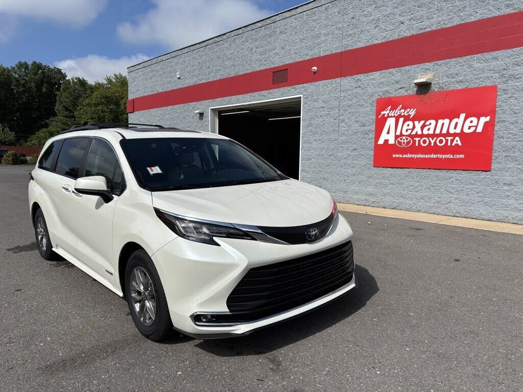 2021 TOYOTA Sienna