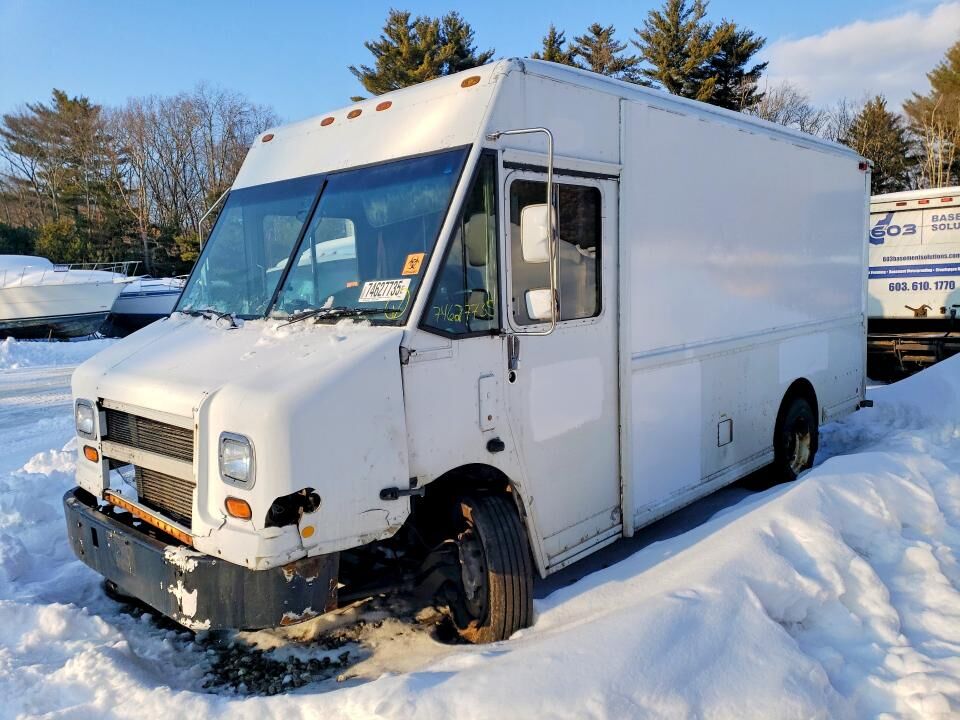 2000 FREIGHTLINER MT 45 Chassis