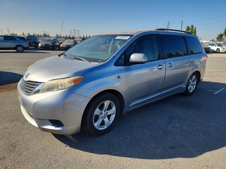 2012 TOYOTA Sienna