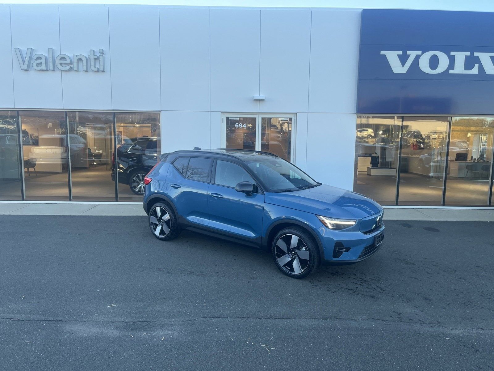 2024 VOLVO XC40