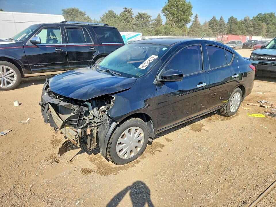 2016 NISSAN Versa
