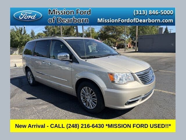 2014 CHRYSLER Town and Country