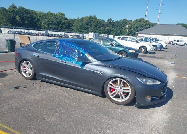 2015 TESLA Model S