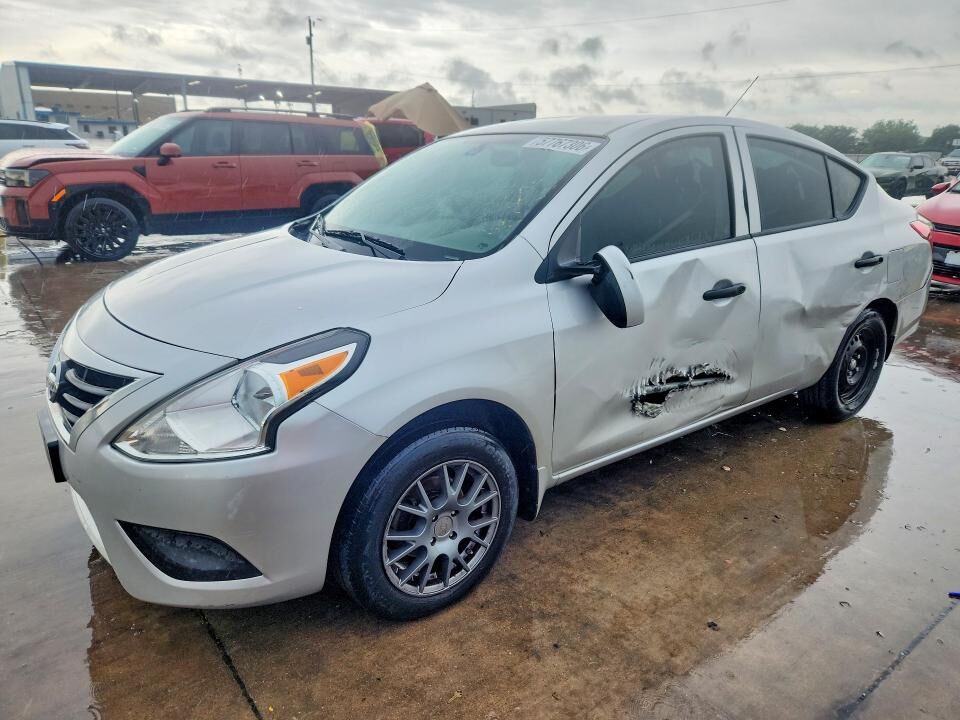 2016 NISSAN Versa