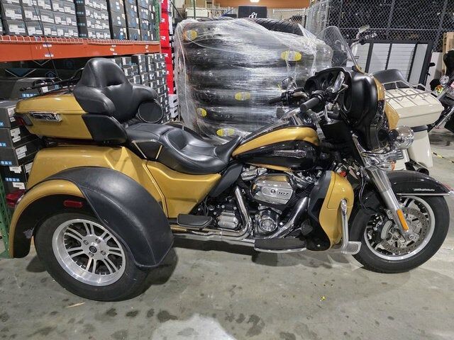 2017 HARLEY DAVIDSON FLHTCUTG / Tri Glide Ultra