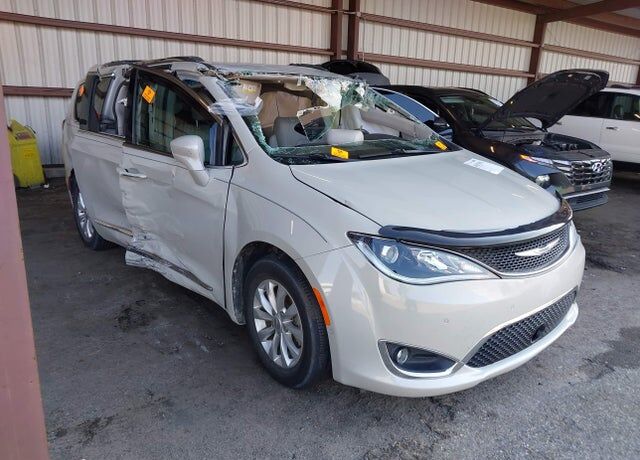 2019 CHRYSLER Pacifica