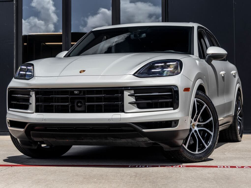 2024 PORSCHE Cayenne