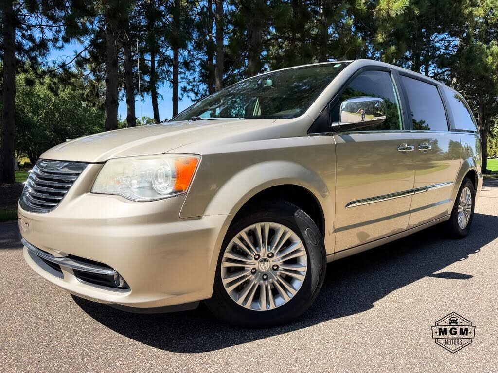 2012 CHRYSLER Town and Country