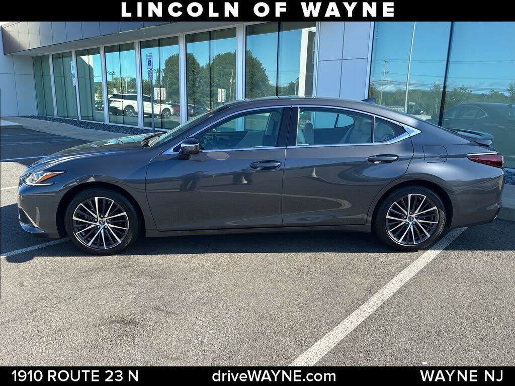 2025 Lexus ES