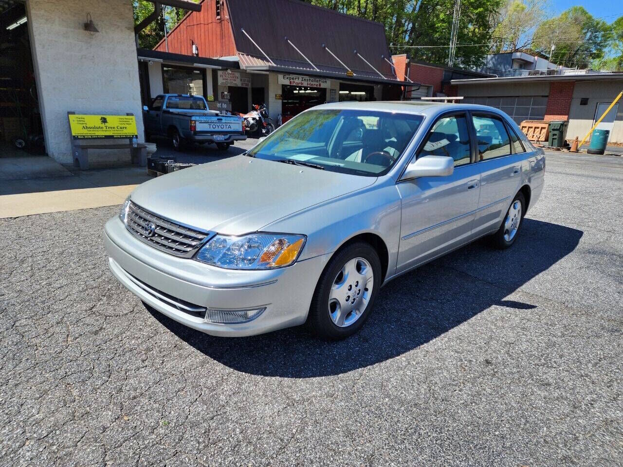 2004 TOYOTA Avalon
