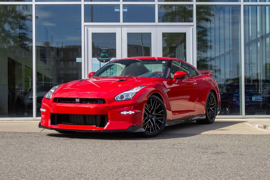 2024 NISSAN GT-R