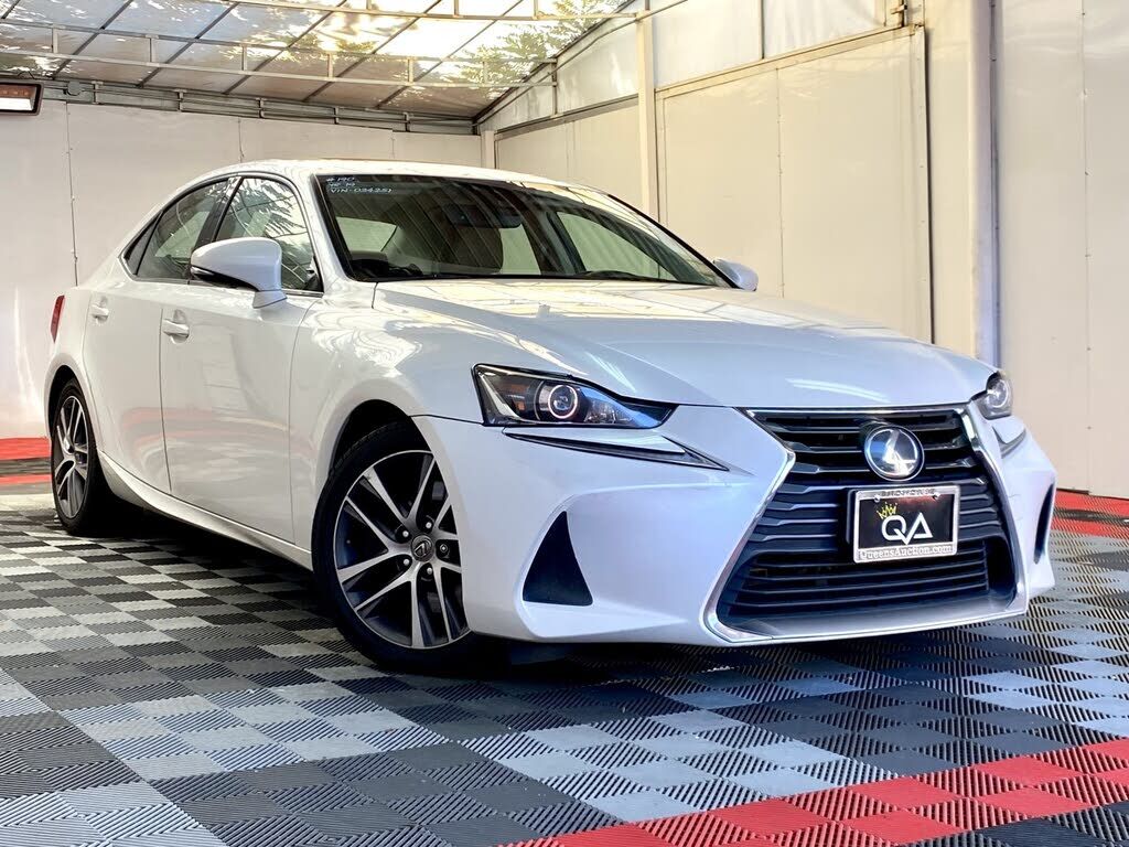 2019 LEXUS IS